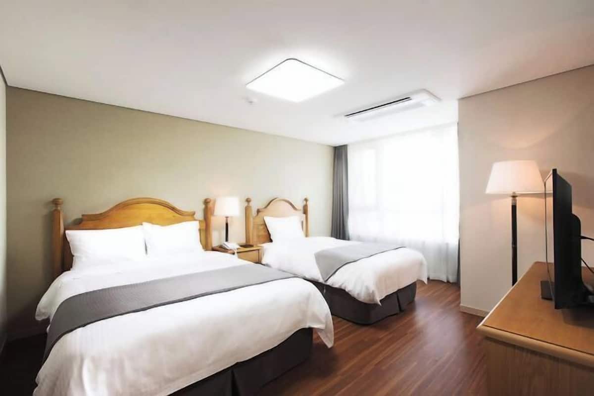 1 bedroom, minibar, in-room safe, blackout drapes
