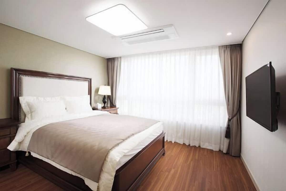 1 bedroom, minibar, in-room safe, blackout drapes