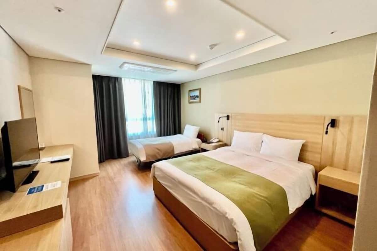 1 bedroom, minibar, in-room safe, blackout drapes