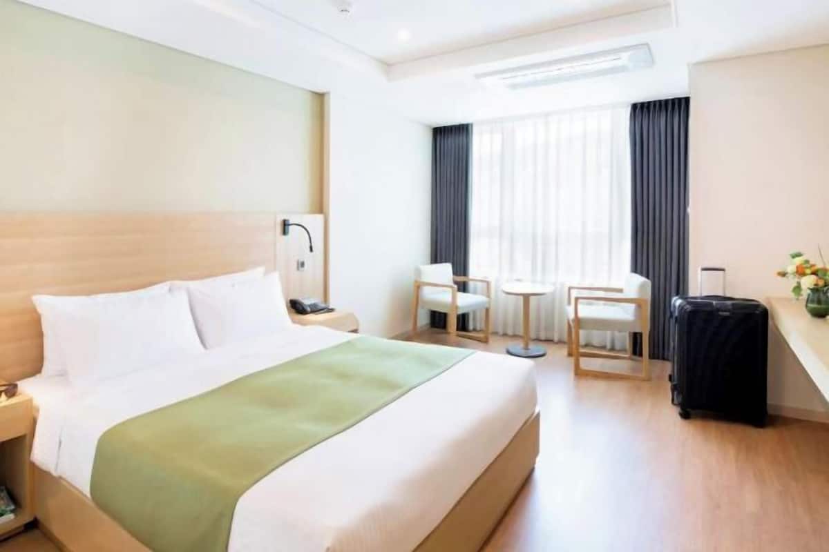 1 bedroom, minibar, in-room safe, blackout drapes