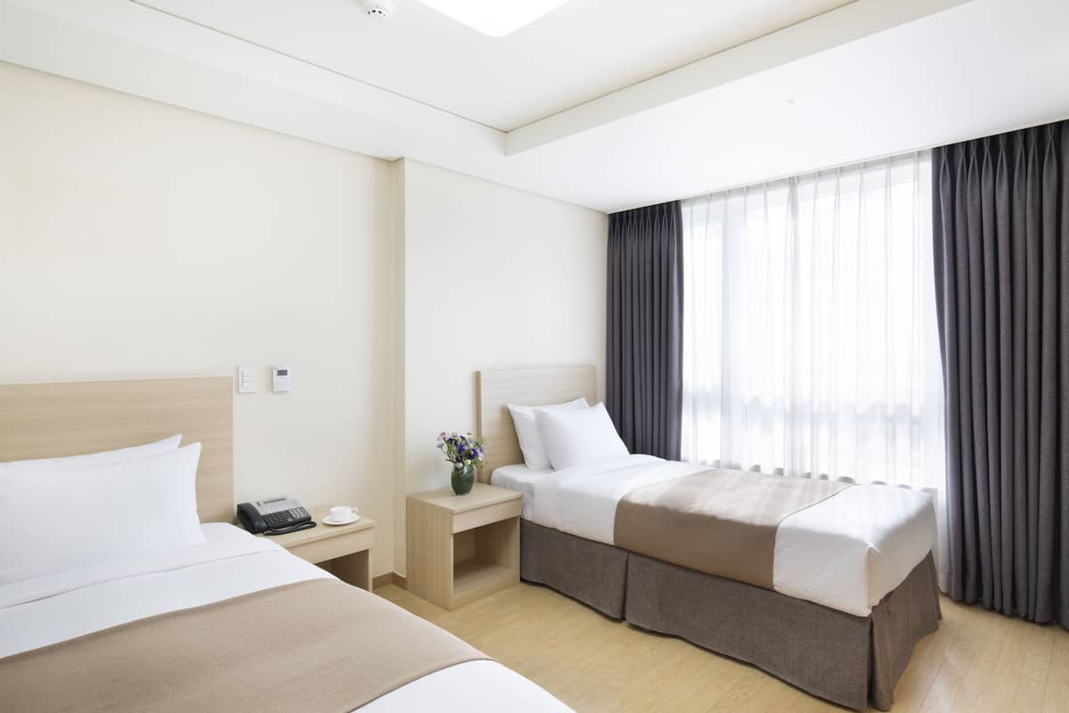 1 bedroom, minibar, in-room safe, blackout curtains