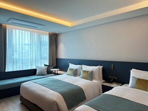 Minibar, in-room safe, blackout curtains, soundproofing - Crown Harbor Hotel Busan (Busan)