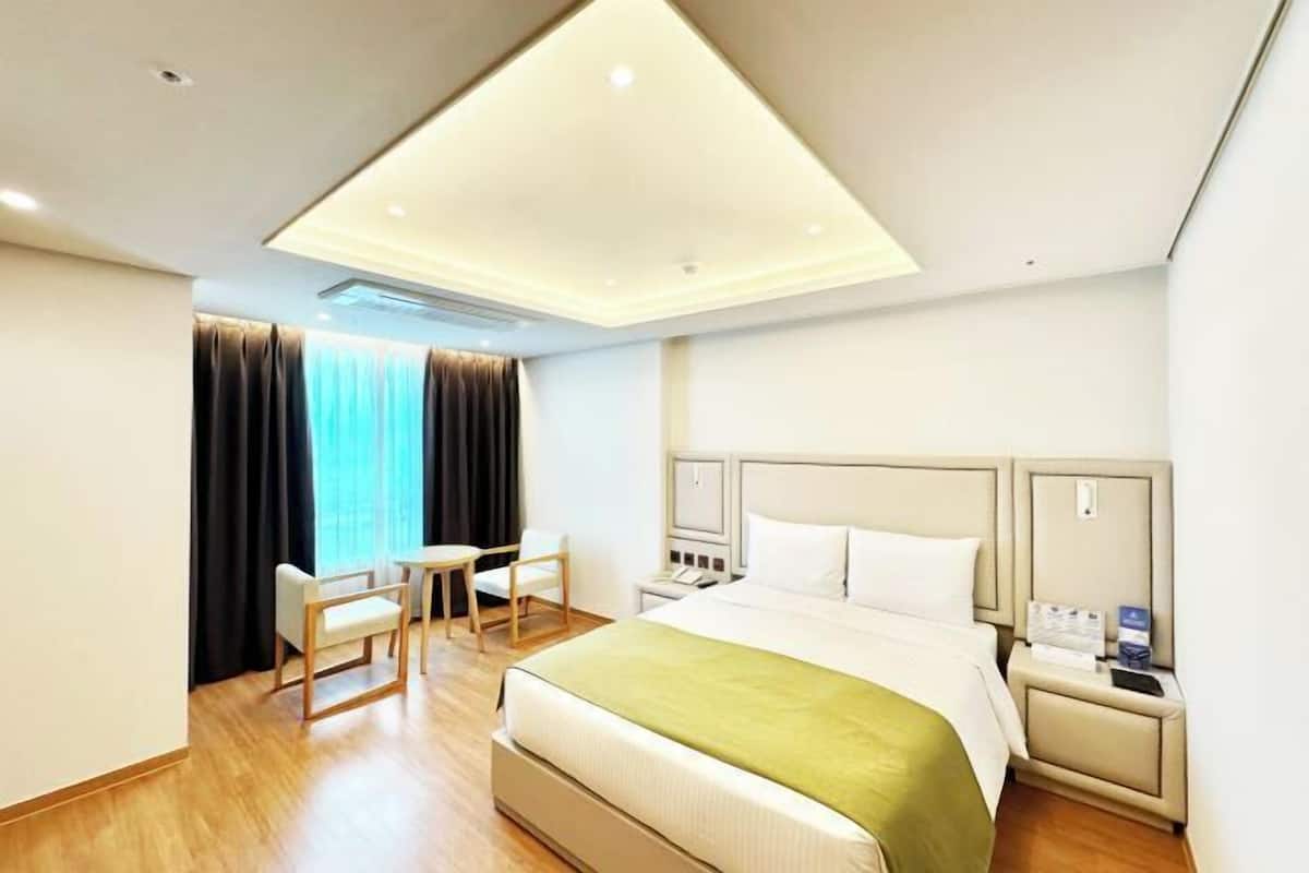 1 bedroom, minibar, in-room safe, blackout drapes