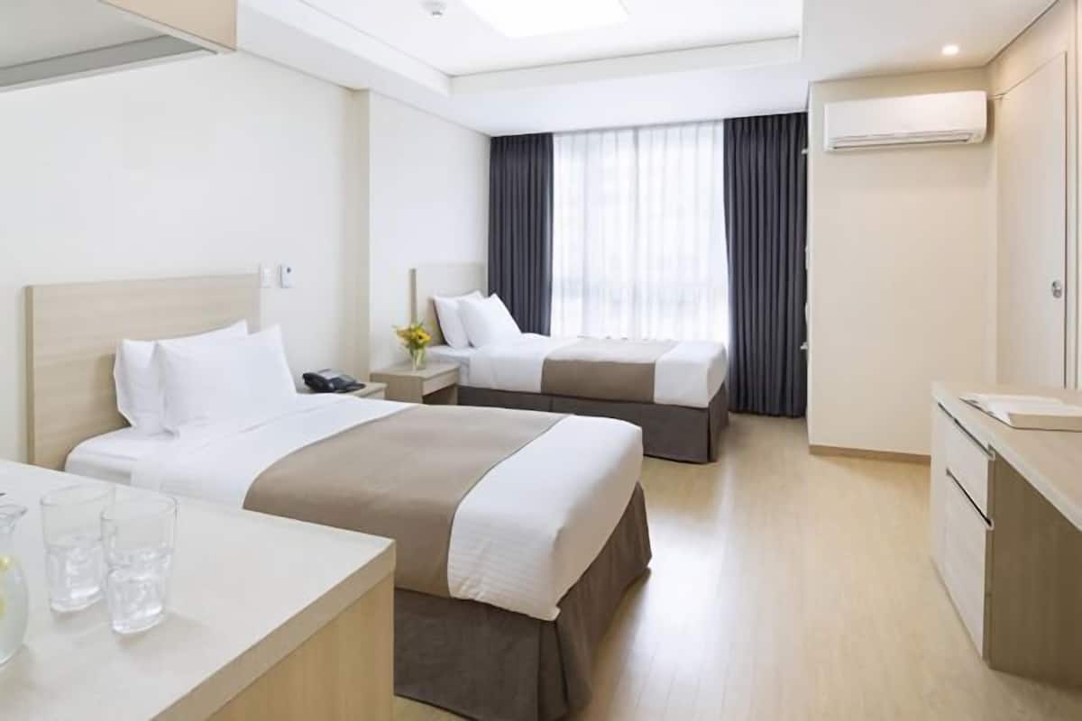 1 bedroom, minibar, in-room safe, blackout drapes
