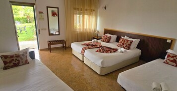 家庭房 | 办公桌、免费婴儿床、免费 WiFi、床单