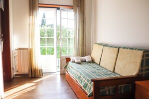 Desk, free cots/infant beds, free WiFi, bed sheets