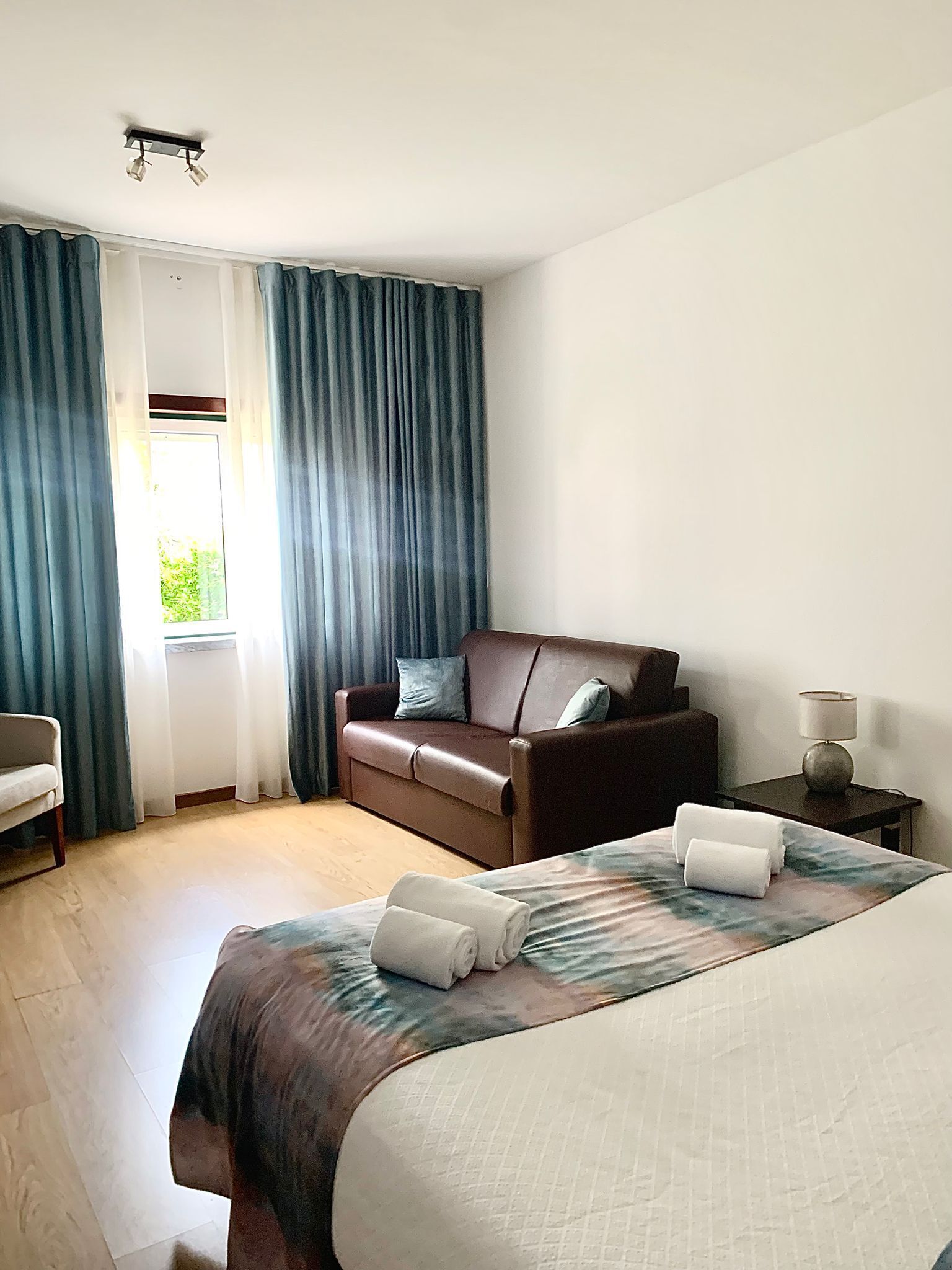 套房 | 办公桌、免费婴儿床、免费 WiFi、床单