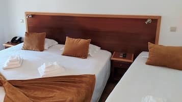 Superior Triple Room | Desk, free cribs/infant beds, free WiFi, bed sheets