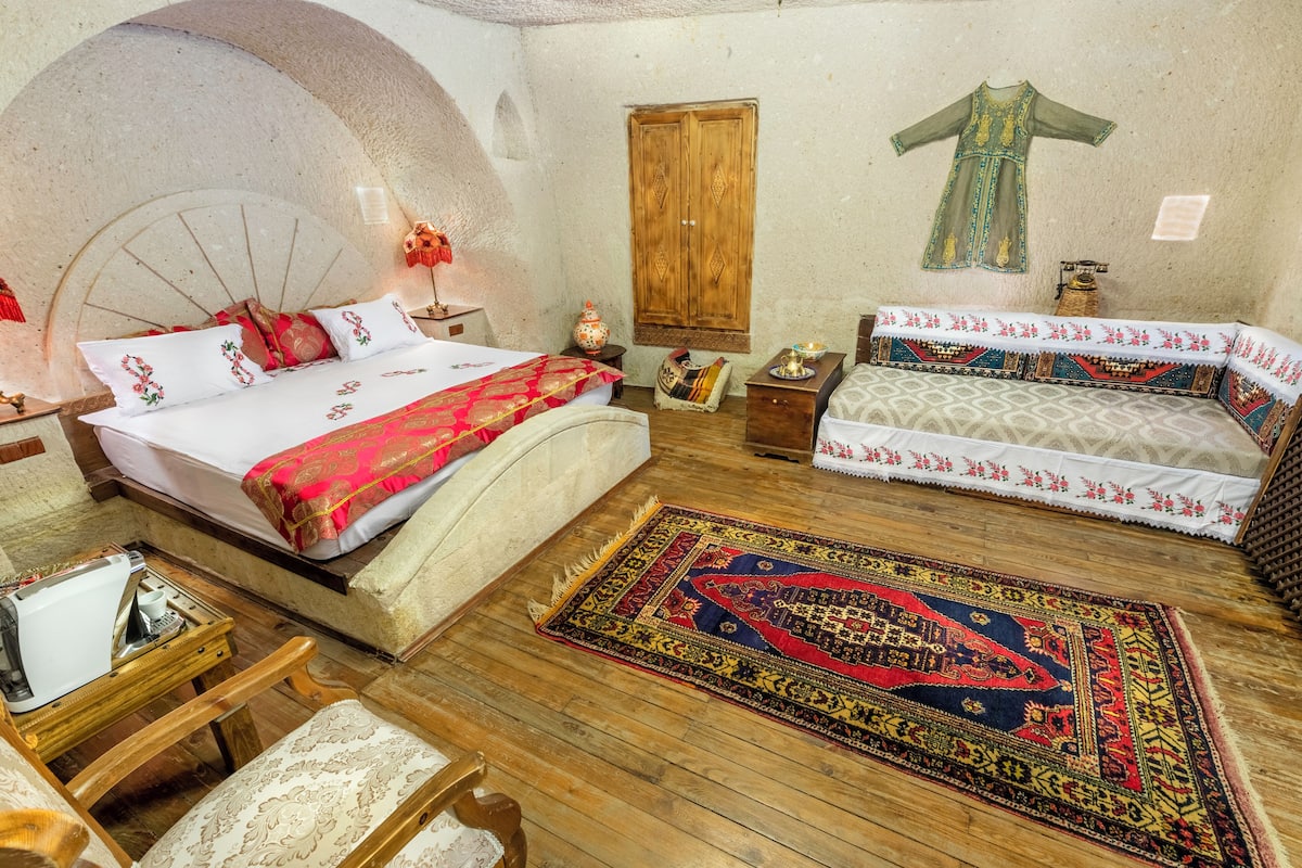 Superior Family Cave Room | Egyptian cotton sheets, hypo-allergenic bedding, down comforters