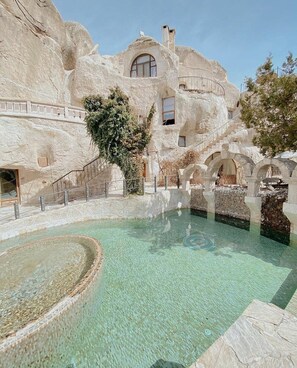 Standard Double Room | Outdoor pool | Outdoor pool, pool umbrellas, pool loungers - Gamirasu Cave Hotel - Special Class (Ürgüp)