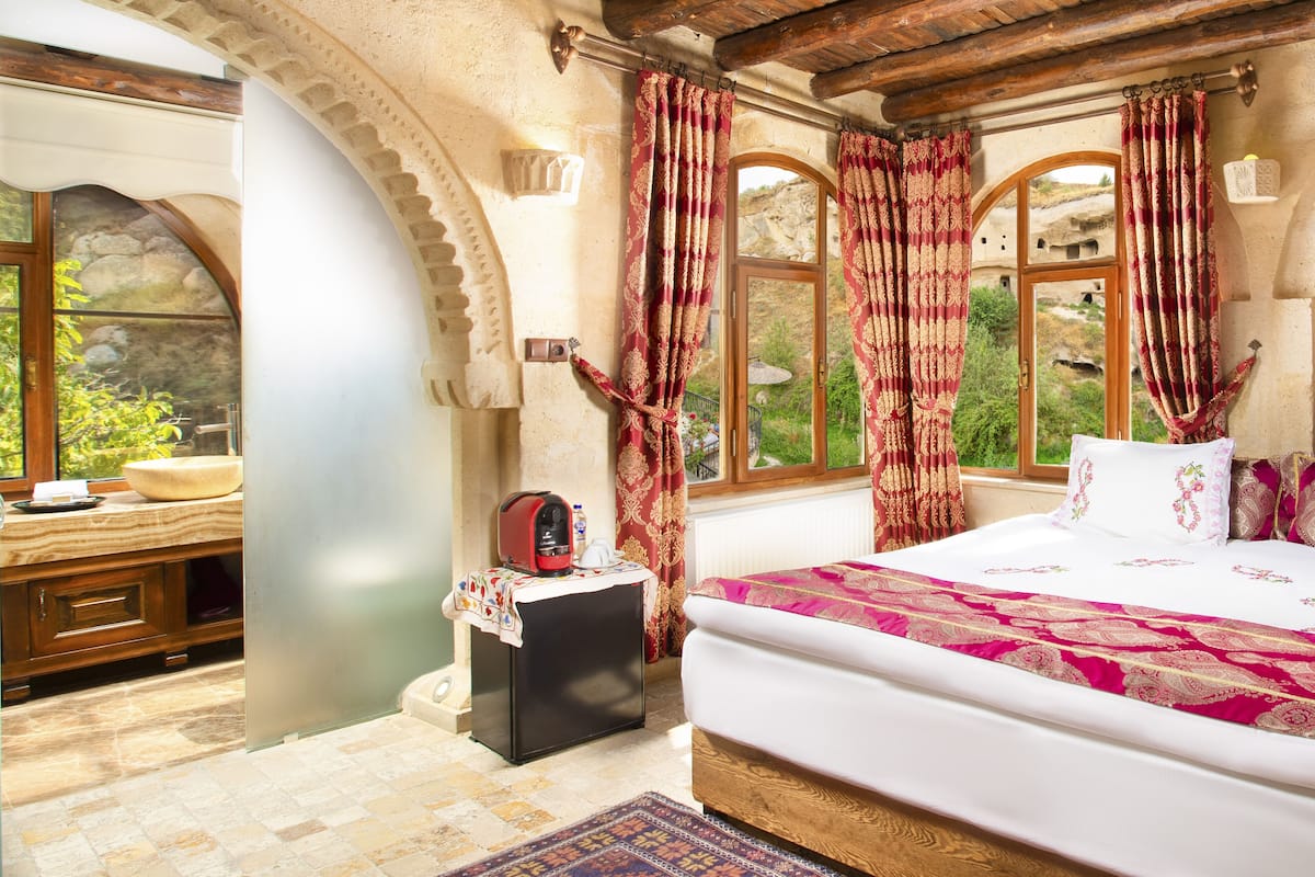 deluxe double or twin room | valley view