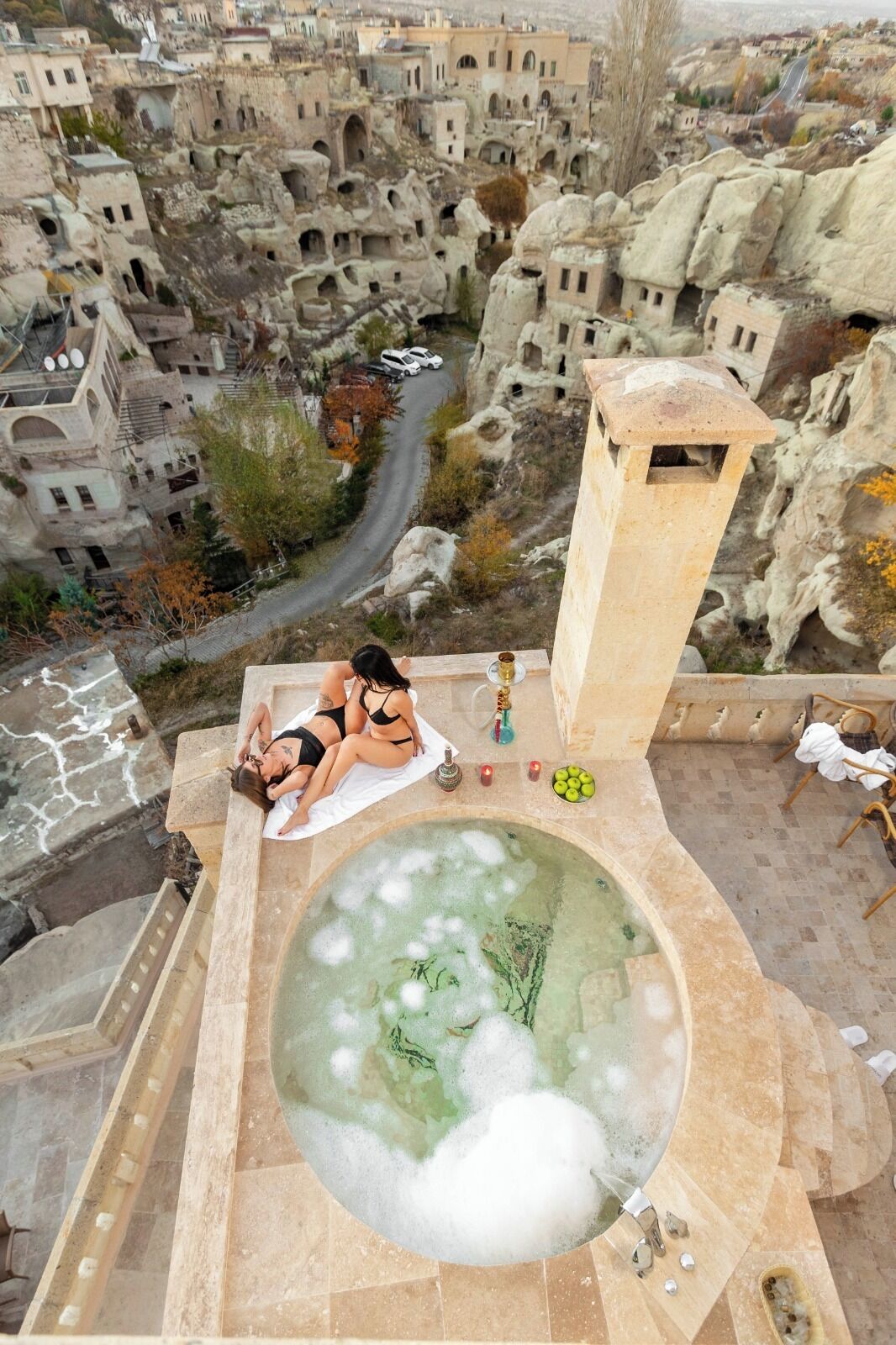 Superior Suit | Bathroom | Combined shower/tub, jetted tub, hydromassage showerhead