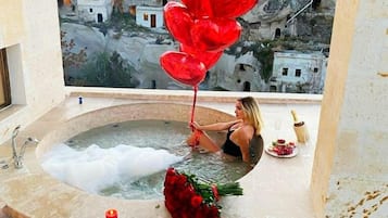 Panoramic Suite | Bathroom | Free toiletries, hair dryer, bathrobes, slippers