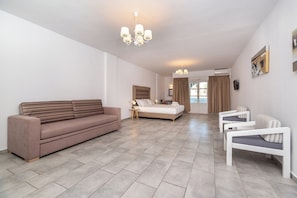 Superior Room with Private Mini Pool | 1 bedroom, bed sheets
