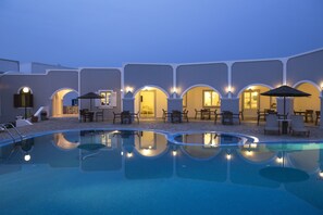 Breakfast, lunch, dinner served; Mediterranean cuisine  - Maistros Village (Santorini)