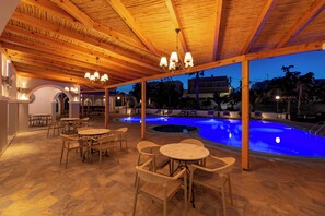 Breakfast, lunch, dinner served; Mediterranean cuisine  - Maistros Village (Santorini)