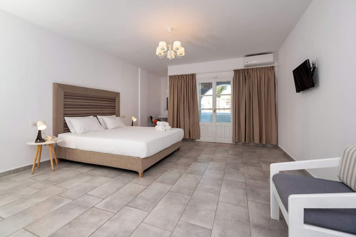 Superior Room with Private Mini Pool | 1 bedroom, bed sheets