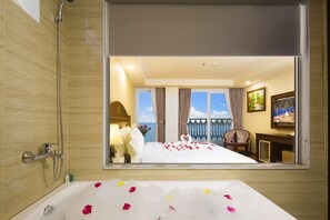 Suite, Balcony, Sea View | Deep-soaking bathtub