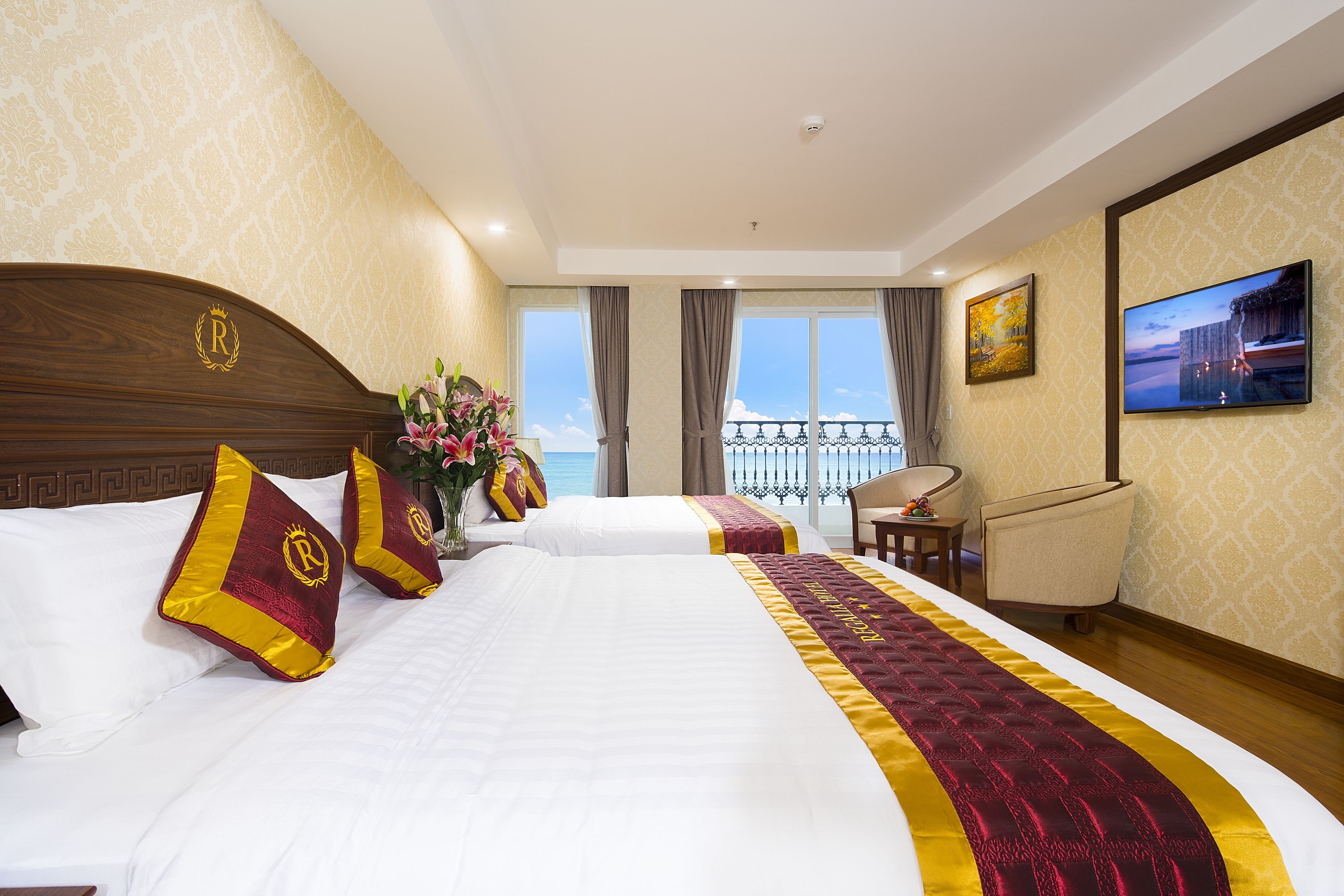 family suite, balcony, sea view | 1 bedroom, minibar, in-room safe, desk