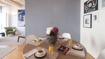 Departamento, 1 habitación, cocineta, vista a la ciudad | Servicio a la habitación