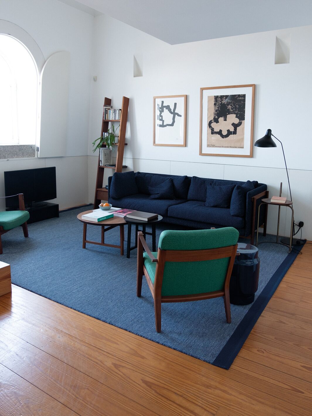 Apartamento, 1 habitación, cocina básica, vistas al mar | Zona de estar | Televisión de pantalla plana de 50 pulgadas con canales por cable