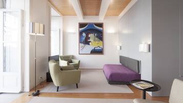 Departamento, 1 habitación, cocineta, vista a la ciudad | Sala de estar | Televisión de pantalla plana, reproductor de DVD y estación para iPod
