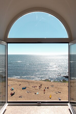 Leilighet, 1 soverom, tekjøkken, sjøutsikt | Utsikt mot strand/hav