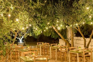 Dinner served - Masseria Narducci (Fasano)