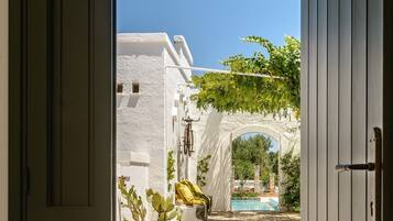 Chambre Double, vue piscine (King)