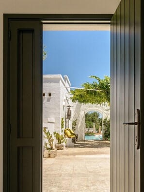 Double Room, Pool View (King) | Minibar, desk, laptop workspace, cribs/infant beds - Masseria Narducci (Fasano)