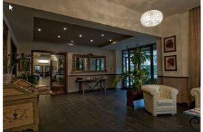 Coin salon dans le hall