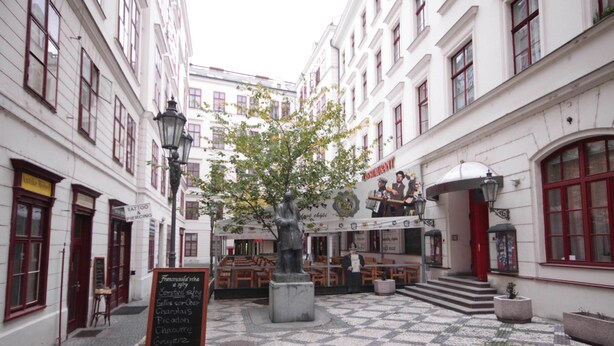 Unclassified image, 1 of 28, button - Jungmann Residence (Prague)