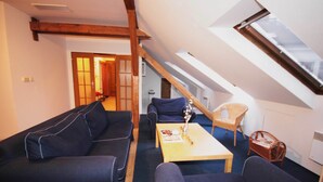 Unclassified image, 5 of 28, button - Jungmann Residence (Prague)