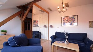 Unclassified image, 4 of 28, button - Jungmann Residence (Prague)