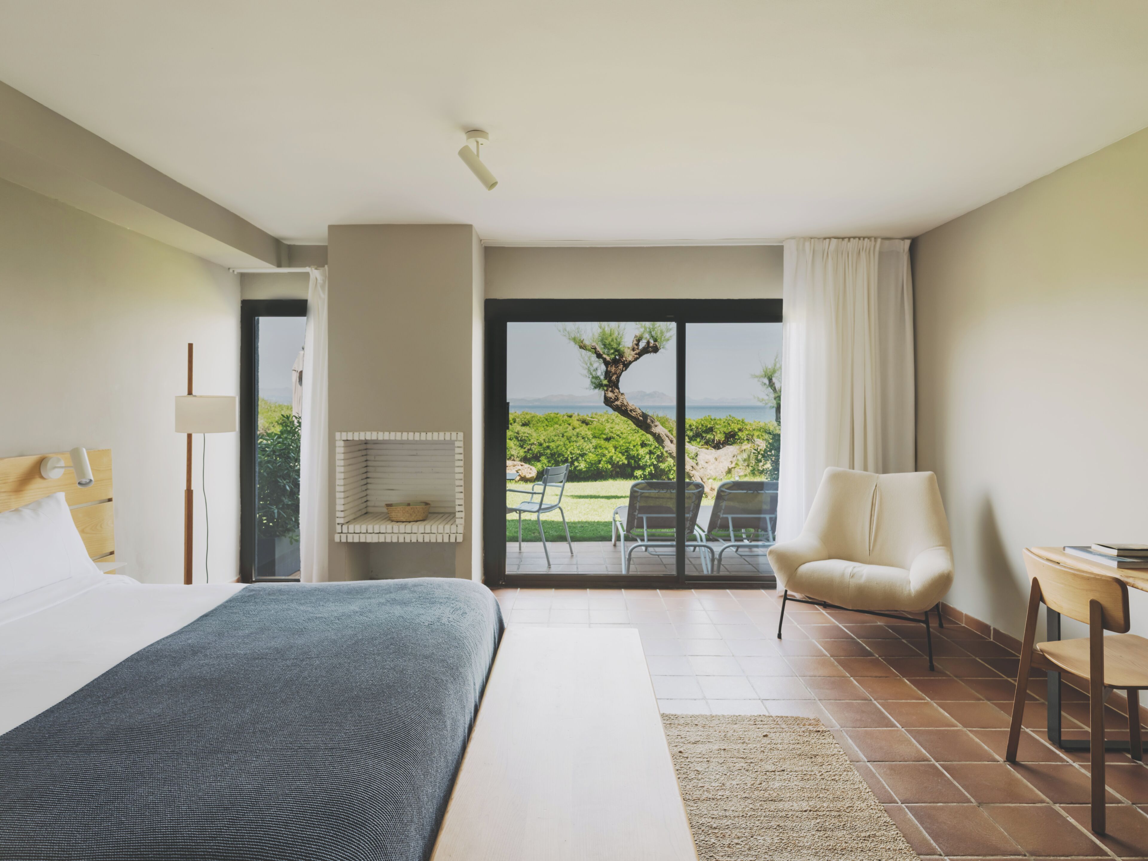 Double Room, Garden Area | Minibar, in-room safe, desk, blackout drapes