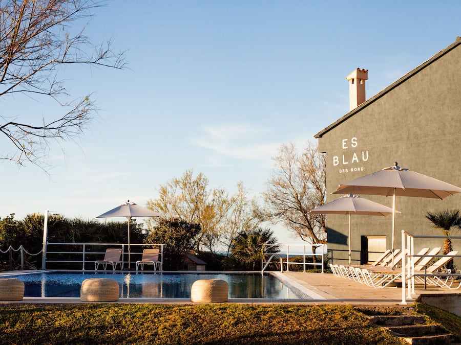 Seasonal outdoor pool, sun loungers