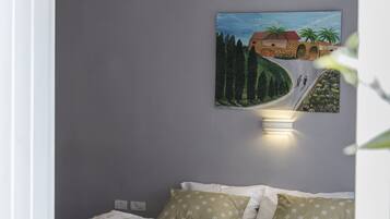 Amal's double room | Soundproofing, iron/ironing board, free WiFi, bed sheets