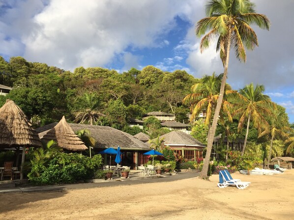 Hiking - Young Island Resort (Villa)
