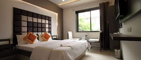 Rollaway beds, free WiFi, bed sheets