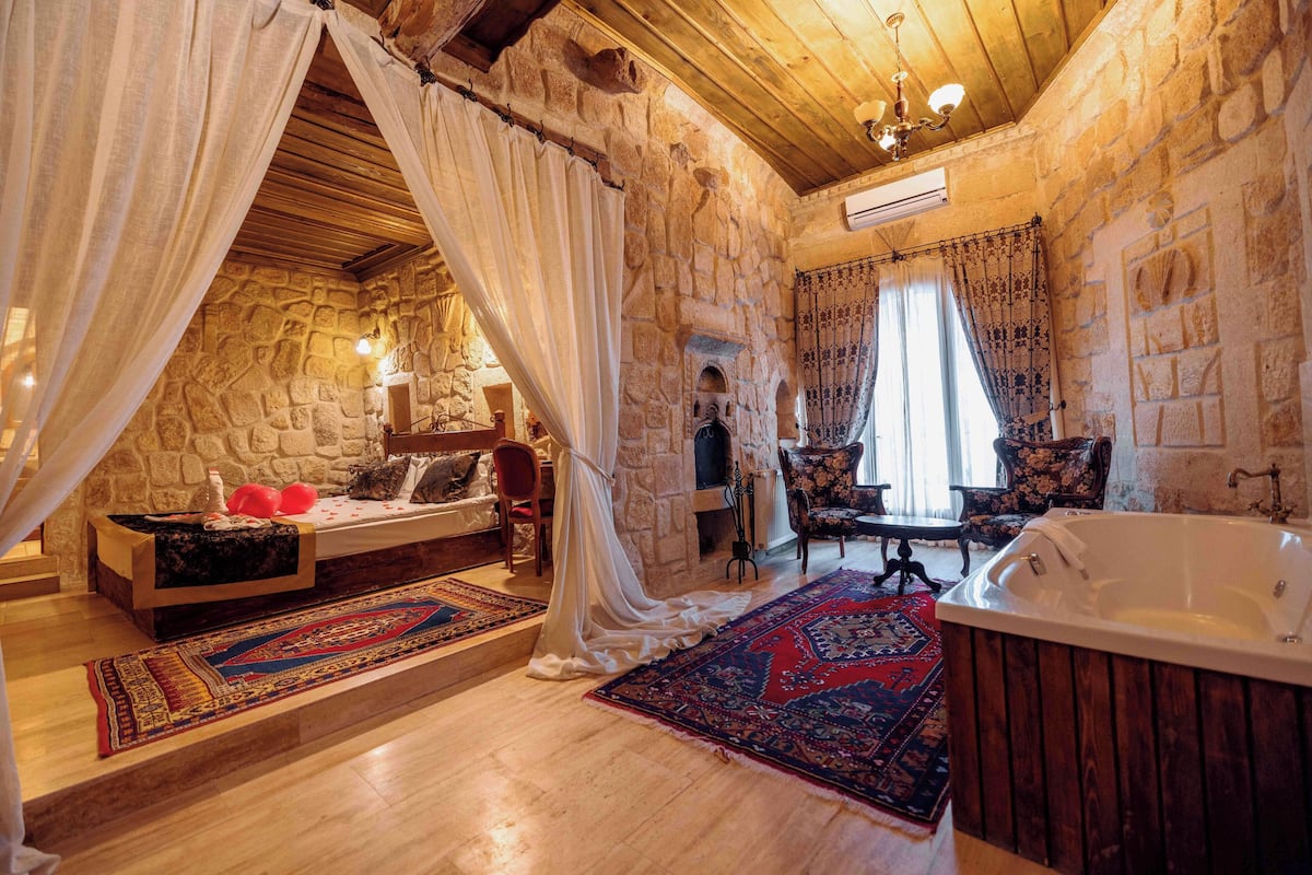 1 bedroom, premium bedding, minibar, in-room safe