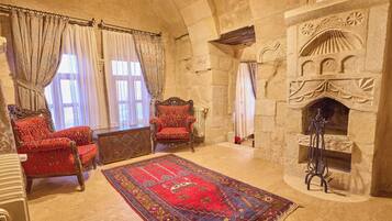 Cave Suite | Living area