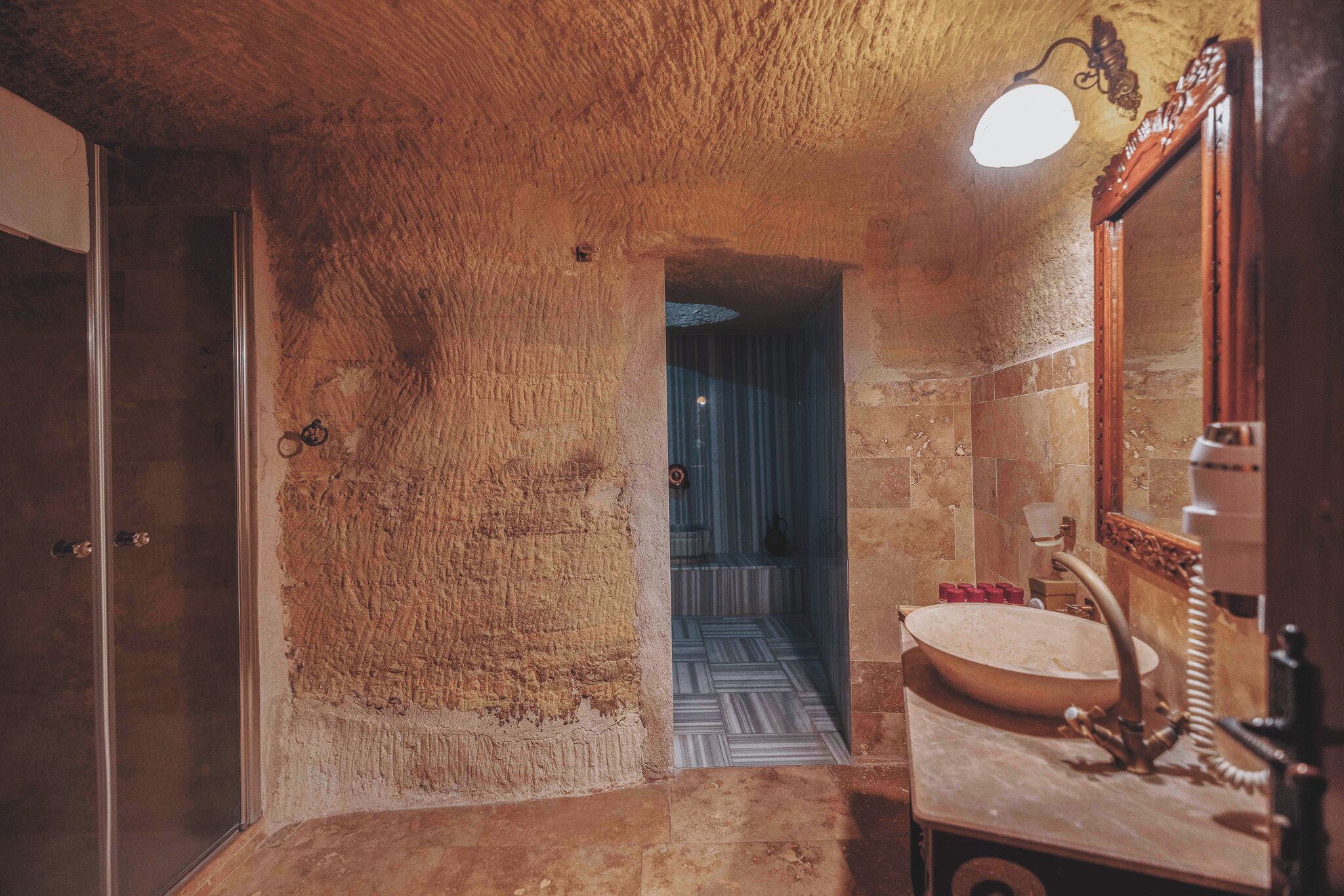 deluxe room | bathroom | free toiletries, hair dryer, slippers, towels