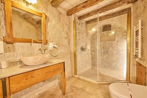 Classic Room | 浴室 | 免費梳洗用品、風筒、拖鞋、提供毛��巾