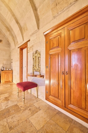 Deluxe Room | 1 bedroom, premium bedding, minibar, in-room safe - Mithra Cave Cappadocia (Nevsehir)