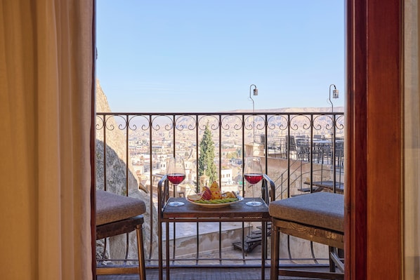 Balloon View Suite | Balcony view - Mithra Cave Cappadocia (Nevsehir)