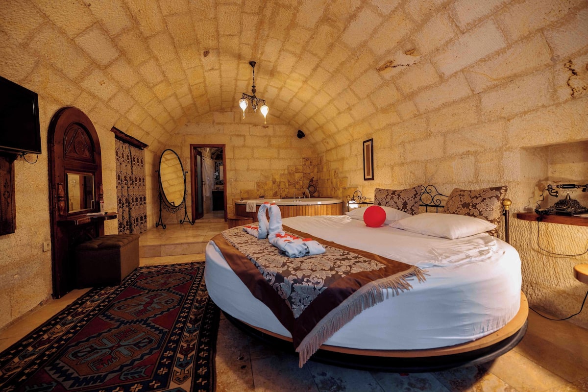 1 bedroom, premium bedding, minibar, in-room safe