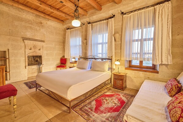 Deluxe-huone | 1 makuuhuone, ylelliset vuodevaatteet, minibaari, tallelokero huoneessa