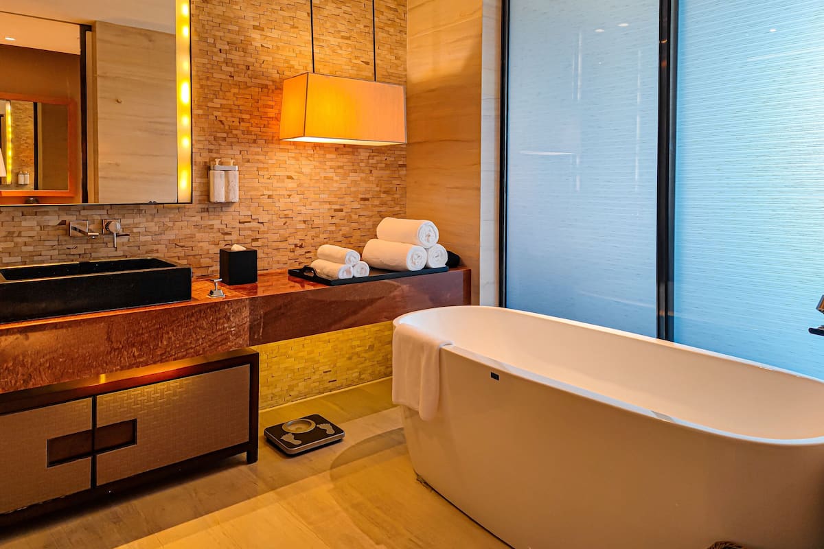 1 bedroom, minibar, in-room safe, desk