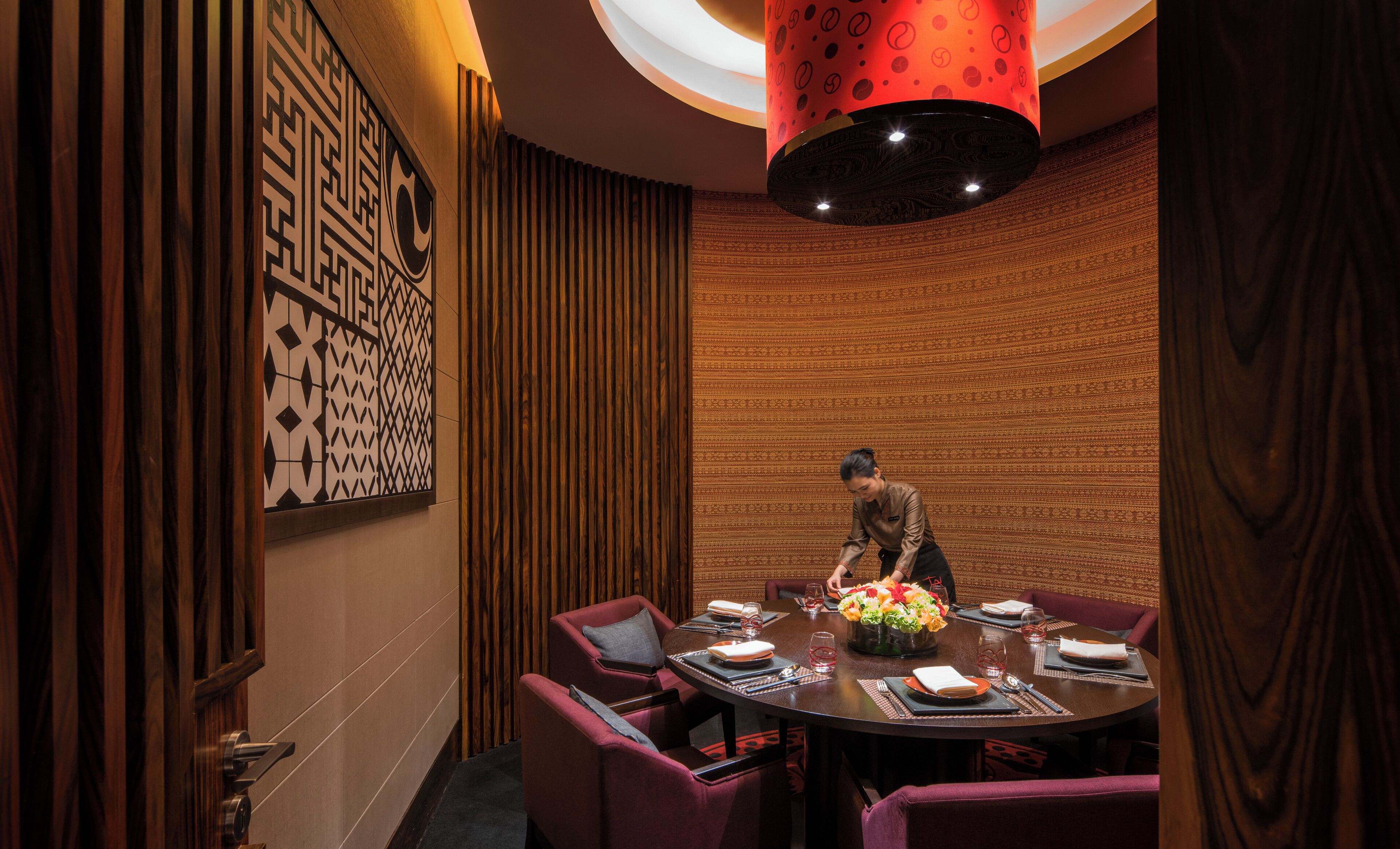 4 restaurants, breakfast, lunch, dinner served; chinese cuisine