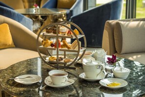Bar (on property) - HUALUXE Hotels & Resorts Yangjiang City Center by IHG (Yangjiang)